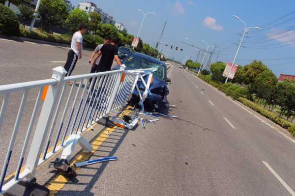 撞到道路栅栏处理流程（撞到栅栏算不算逃逸）-第2张图片-祥安律法网